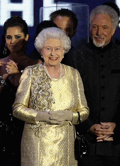 Jubilee fashion: The Queen at concert