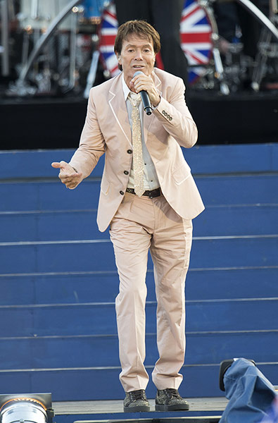 Jubilee fashion: Cliff Richard at concert
