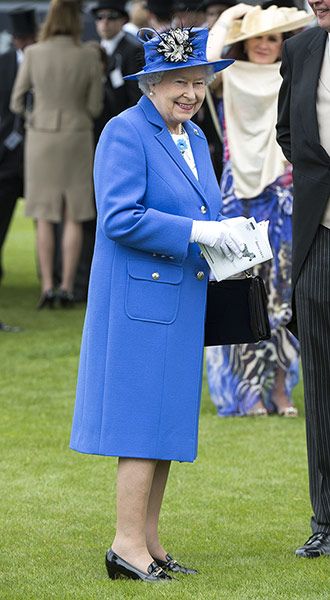 Jubilee fashion: The Queen at Epsom Downs racecourse