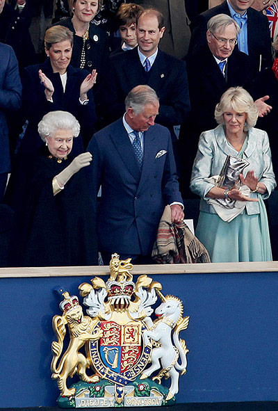 Jubilee fashion: The Queen at the concert