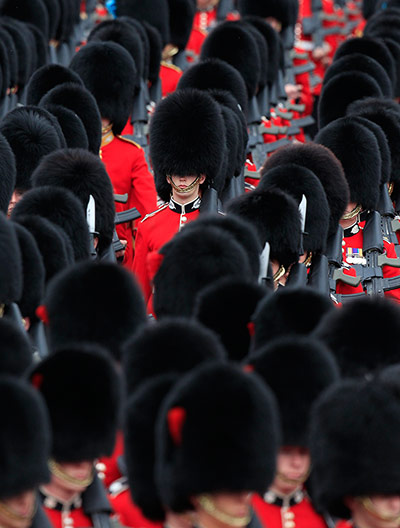 Jubilee celebrations: Guards arrive at Buckingham Palace ahead of the Queen