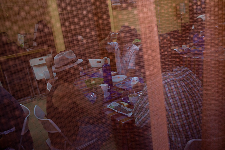 24 hours in pictures: charity gives out meals in barcelona