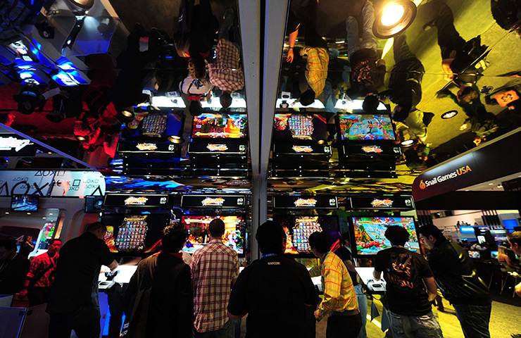 E3: Visitors sample games on the opening day of E3