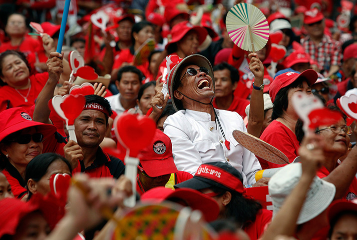 24 hours: Thai red-shirt supporters in Bangkok