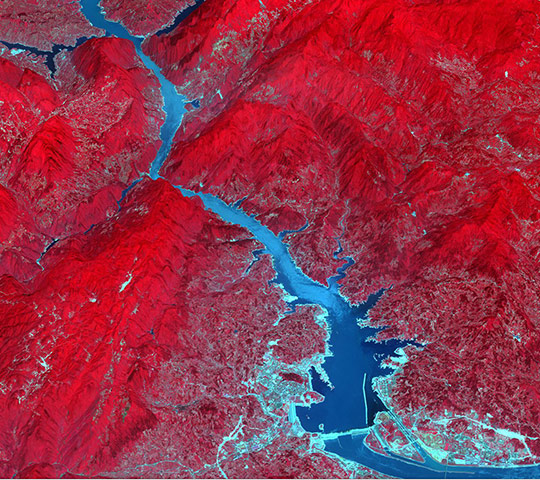 Satellie Eye on Earth: The Three Gorges Dam spans the Yangtze River