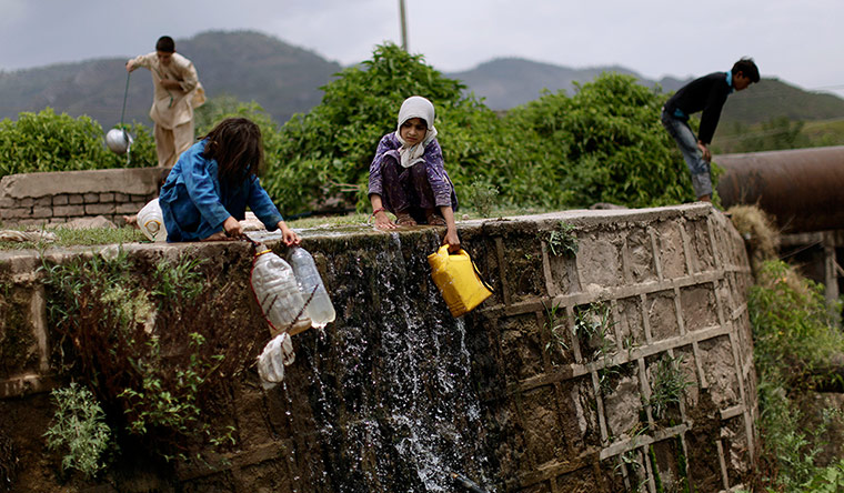 Picture Desk Live: Pakistani water shortage