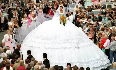 Black Wedding Dress on Wedding Dress Designers Cut Loose From  Meringues  To Offer Chic