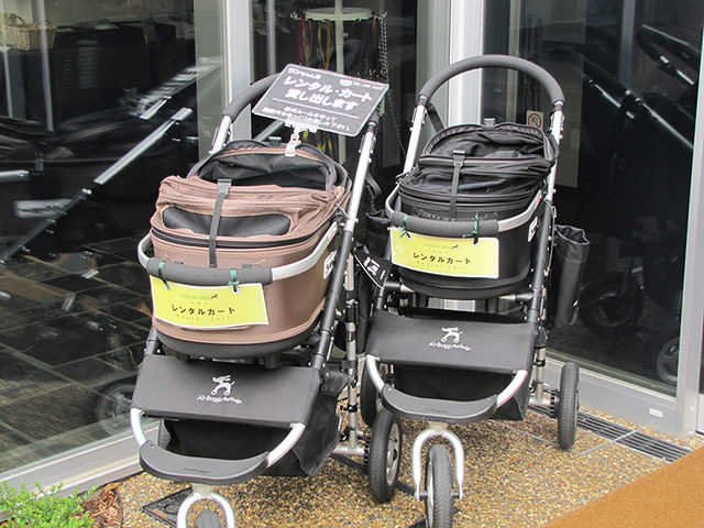 Japanese pet dogs: Dog buggies