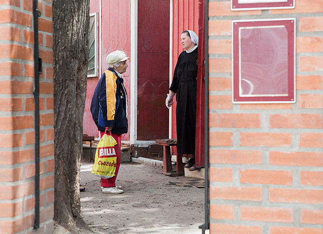 Ukraine homeless: ADULTSOUP_4.jpg