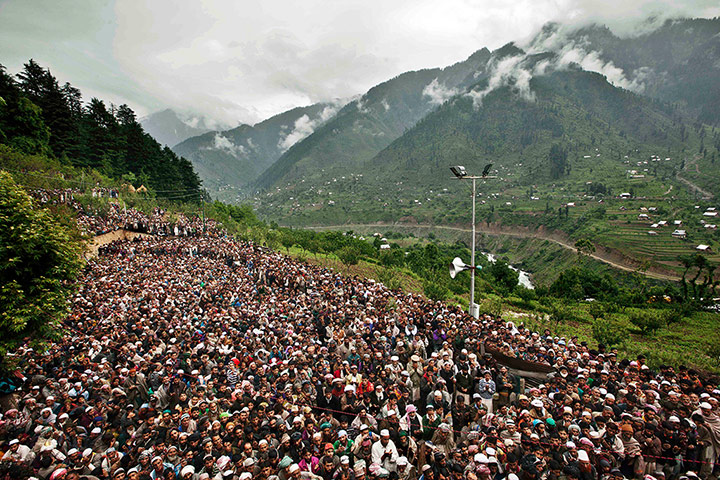 24 Hours: Kashmiri Muslims pray at a forest shrine of Miyan Peer