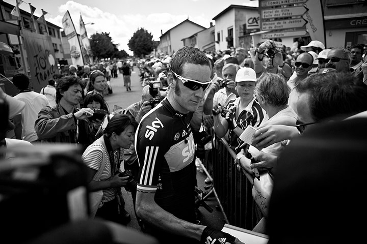 Wiggins: Bradley Wiggins signs autographs for the fans