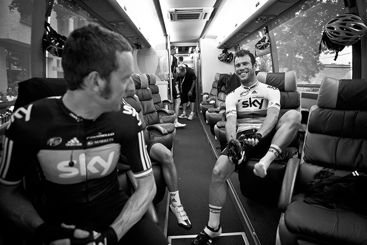 Wiggins: Mark Cavendish is all smiles on the team sky bus