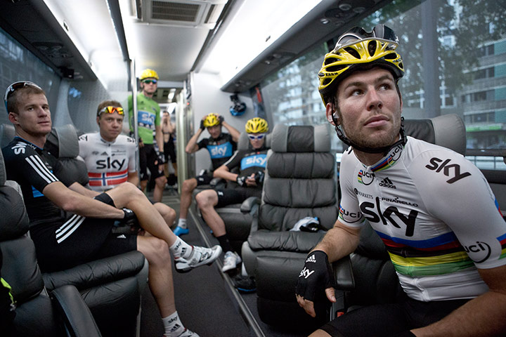 Wiggins: Team members on the bus