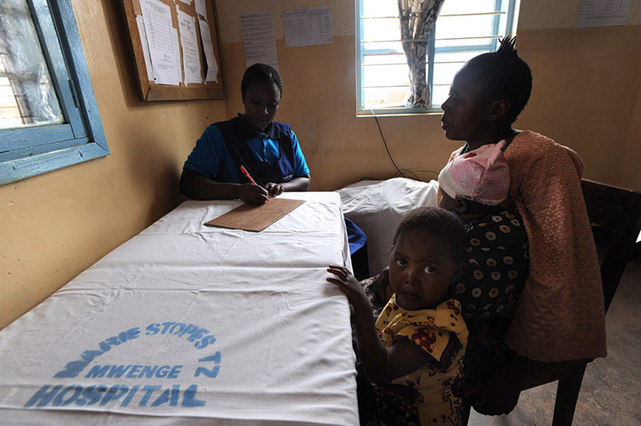 Family planning : team from Marie Stopes International in Tanzania 