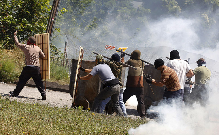 Longer view miners: Spanish miners fire homemade rockets at police in Oviedo
