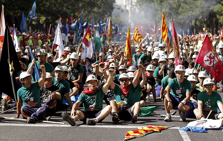 Miners reach Madrid: Coal miners shout slogans against Government's cuts to subsidies