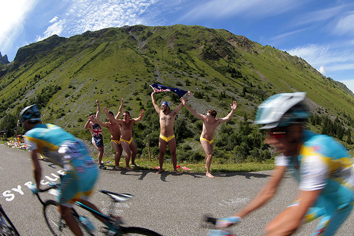 cycling: Australian fans wave national flags