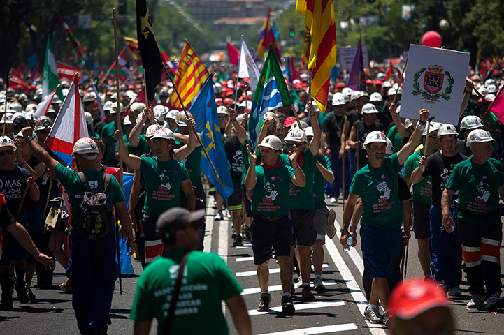 Week in business: Coal miners arrive near the Industry Ministry in Madrid