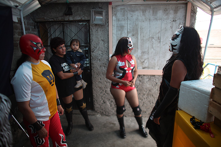 Lucha Libre, Mexico: Lucha Libre wrestlers wait for their turn to perform