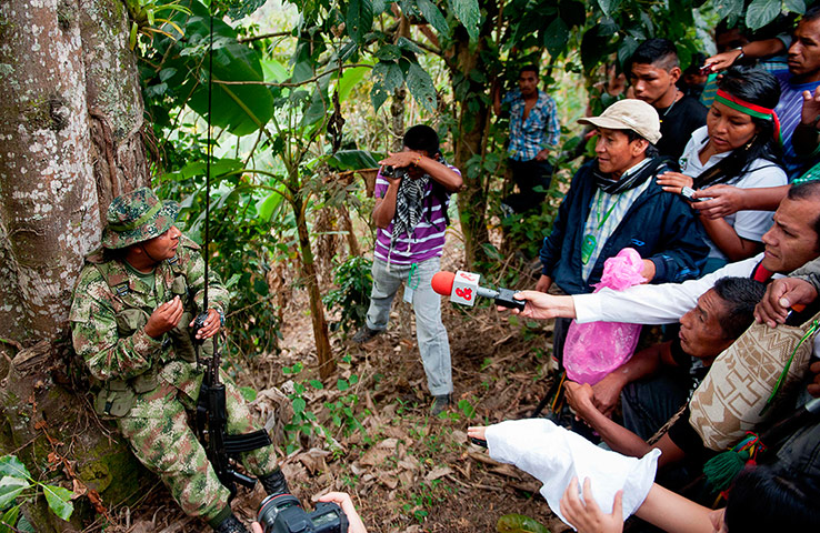 FARC in Colombia: Colombian indigenous natives speak with FARC