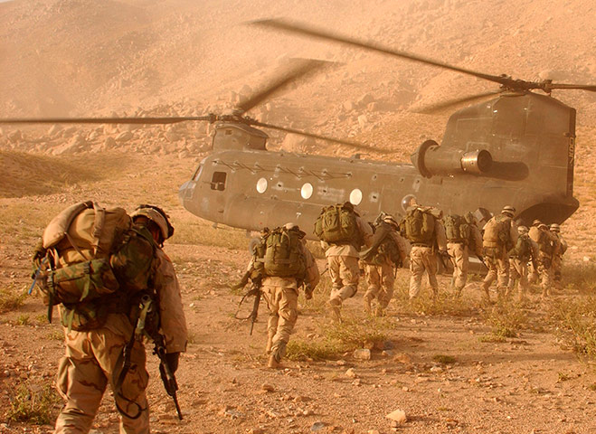 US Army Camouflage: US Soldiers marching to Chinook helicopter in Afghanistan