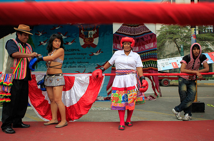 24 hours: n Andean and an Amazonian woman prepare to practice boxing