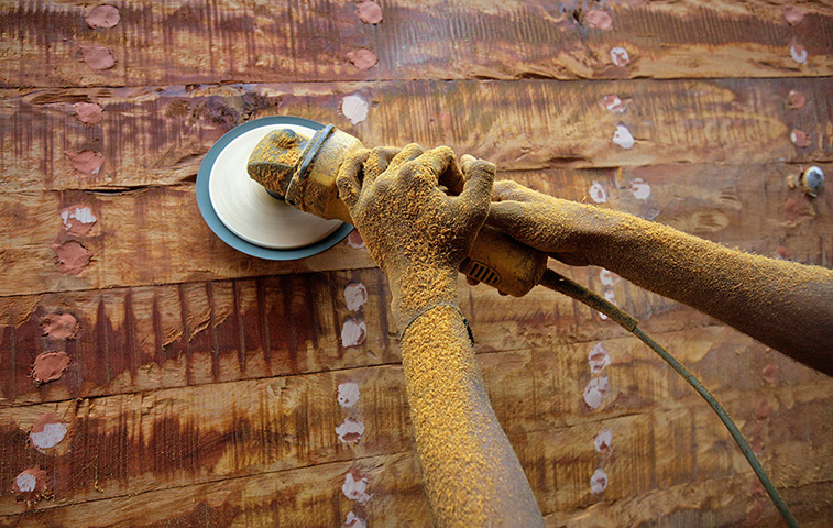 24 hours: Karachi, Pakistan: A labourer with his hands covered in sawdust