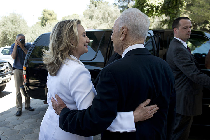 Picture desk live: Israeli President Shimon Peres and Hillary Clinton meet in Jerusalem