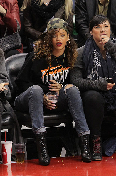 Rihanna: Rihanna at the basketball