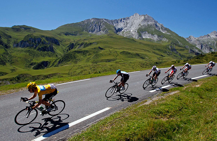 Tour de France stage 16: Bradley Wiggins heads downhill with a group of riders 