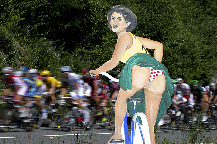 Stage 16: The pack rides past a cardboard decoration