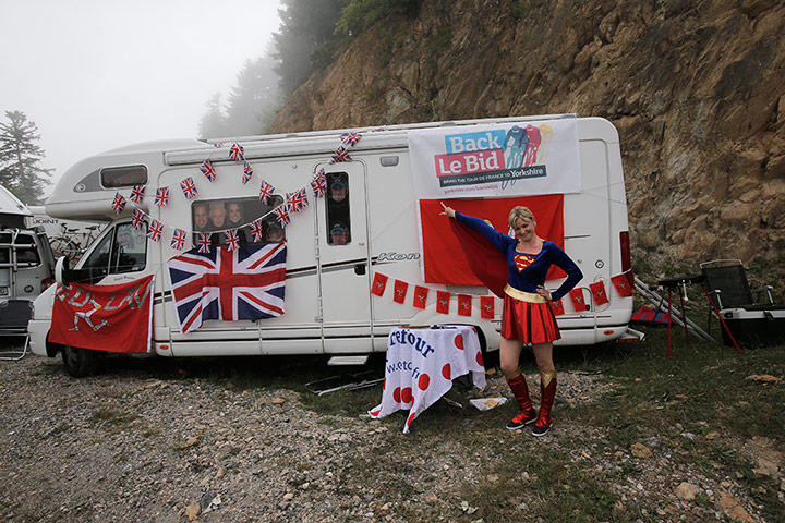 tour stage 17: Cycling fan