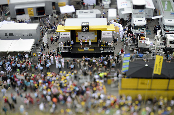 tour stage 17: White jersey for the best young rider is presented to Tejay van Garderen