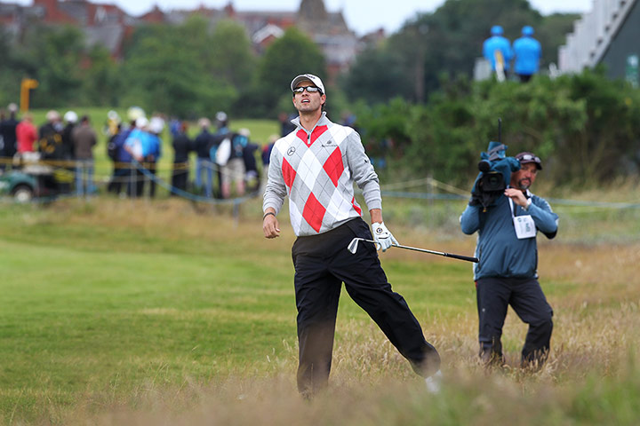 Open Golf day 1: Adam Scott eyes up the line for his 2nd shot onto the 3rd green