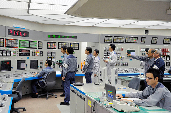 Japan nuclear protests: Workers of Kansai Electric Power Co's Ohi nuclear power plant 