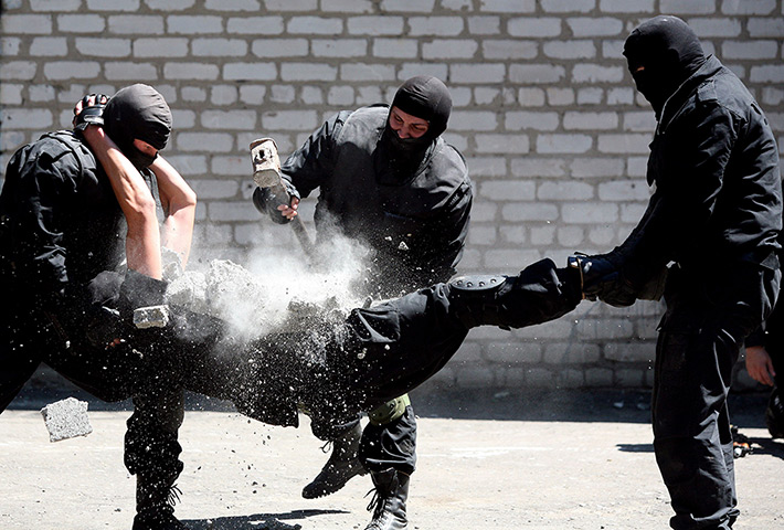 24 hours in pictures: Ukrainian Policemen display their skills during training