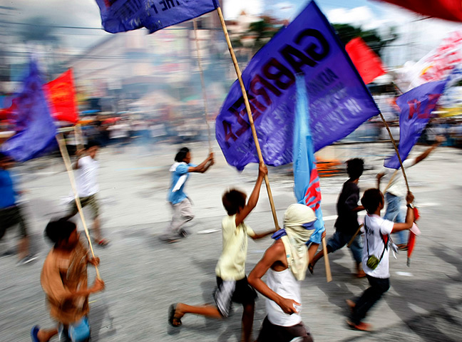 24 hours: Quezon, Philippines: Protesters during a rally against President Aquino