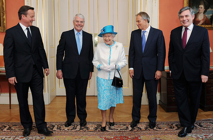 Queen and PMs: Cameron hosts Diamond Jubilee lunch a