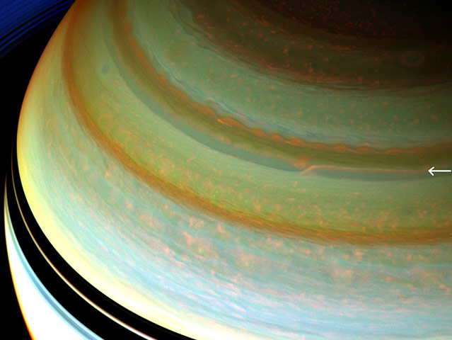 A Month in space: Cassini Shows Why Jet Streams Cross-Cut Saturn