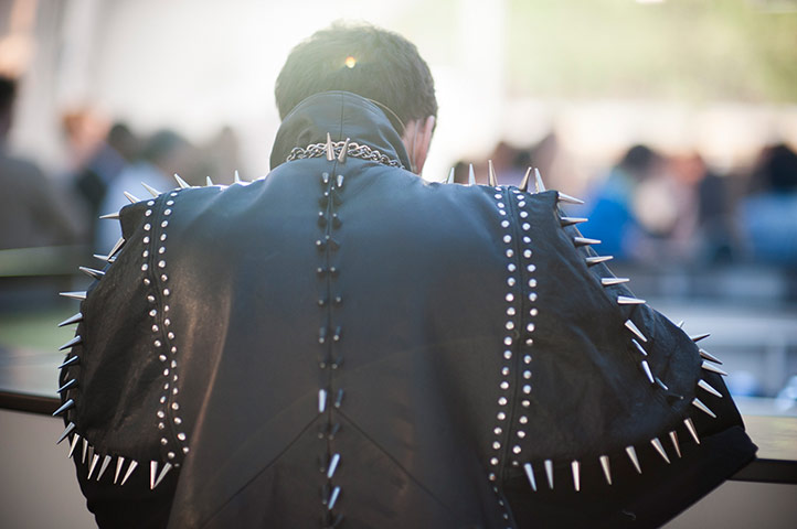 Peroni 1 - London: Performer in black leather with metal spikes