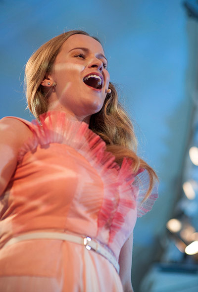 Peroni 1 - London: Opera di Peroni female performer singing