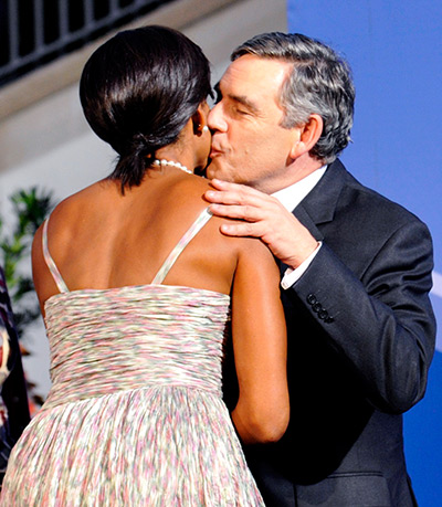Politicians kiss: Michelle Obama and Gordon Brown, 2009