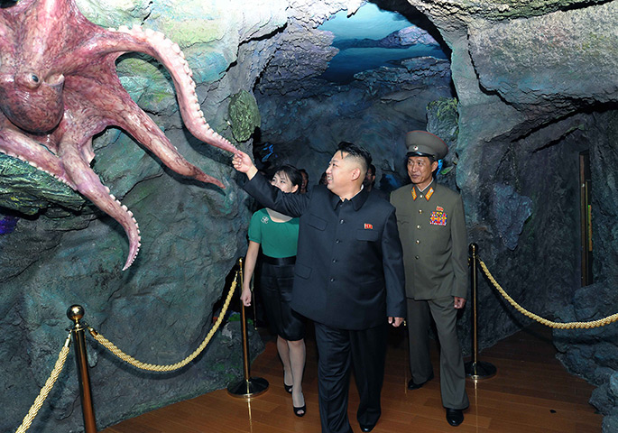 Kim-Jong-Un-and-wife-Ri-S-001.jpg
