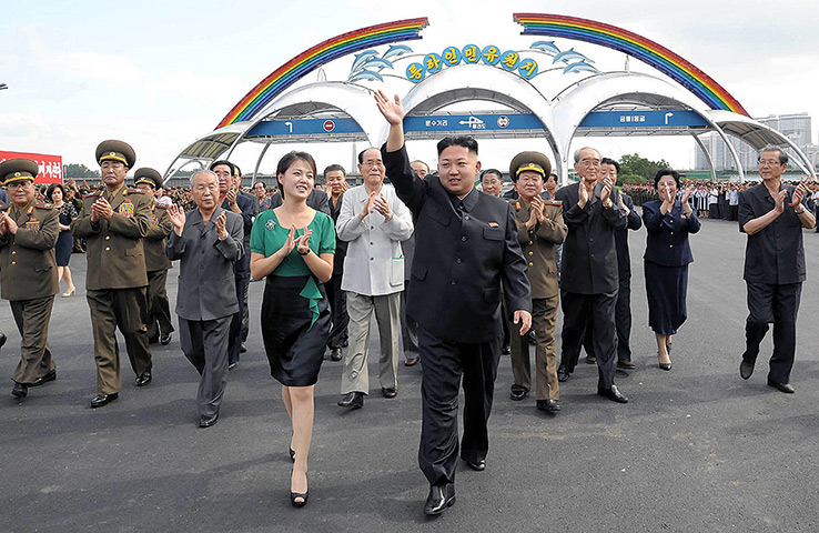 Kim-Jong-Un-is-accompanie-004.jpg