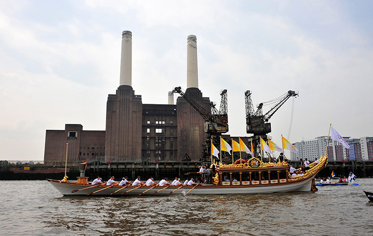 Olympic Torch Gallery: Day 70 - Olympic Torch Relay