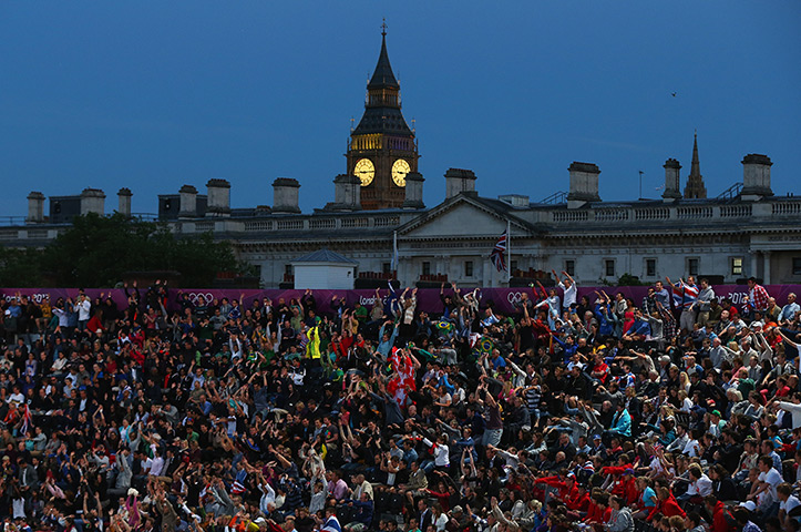 24 hours in pictures: ans enjoy the atmosphere during the Women's Beach Volleyball