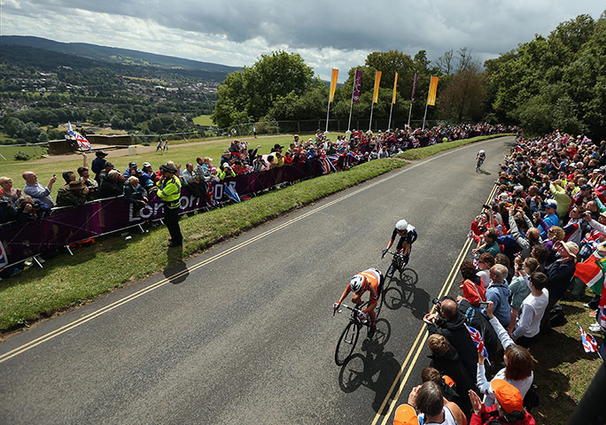 Women's cycling: Marianne Vos of Netherlands leads Elizabeth Armitstead of Great Britain
