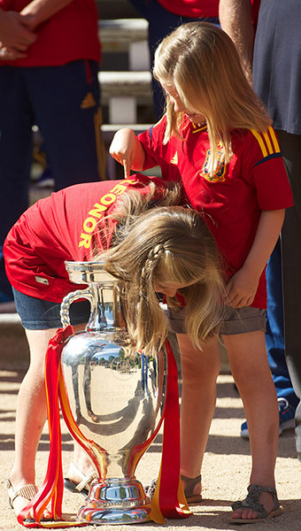spain cele: King Juan Carlos Of Spain Receives The Victorious Spain Team