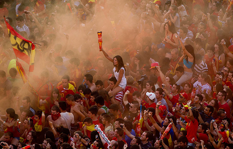 spain cele: Spain fans