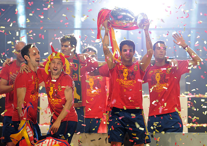 spain cele: Spanish national football team players celebrate